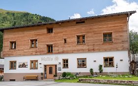 Apart Wallis